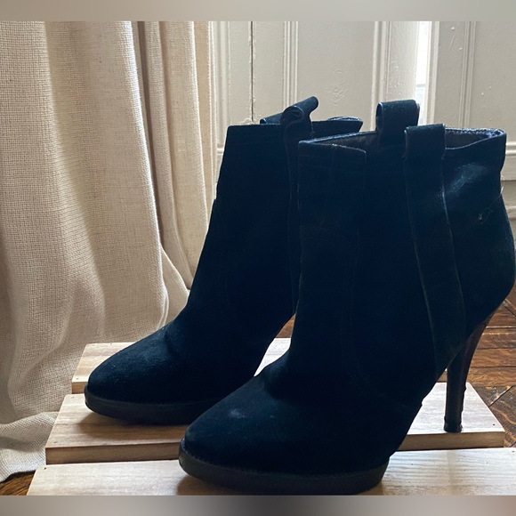 BCBG Generation Black Suede Ankle Boots Size 6.5 - Picture 4 of 12